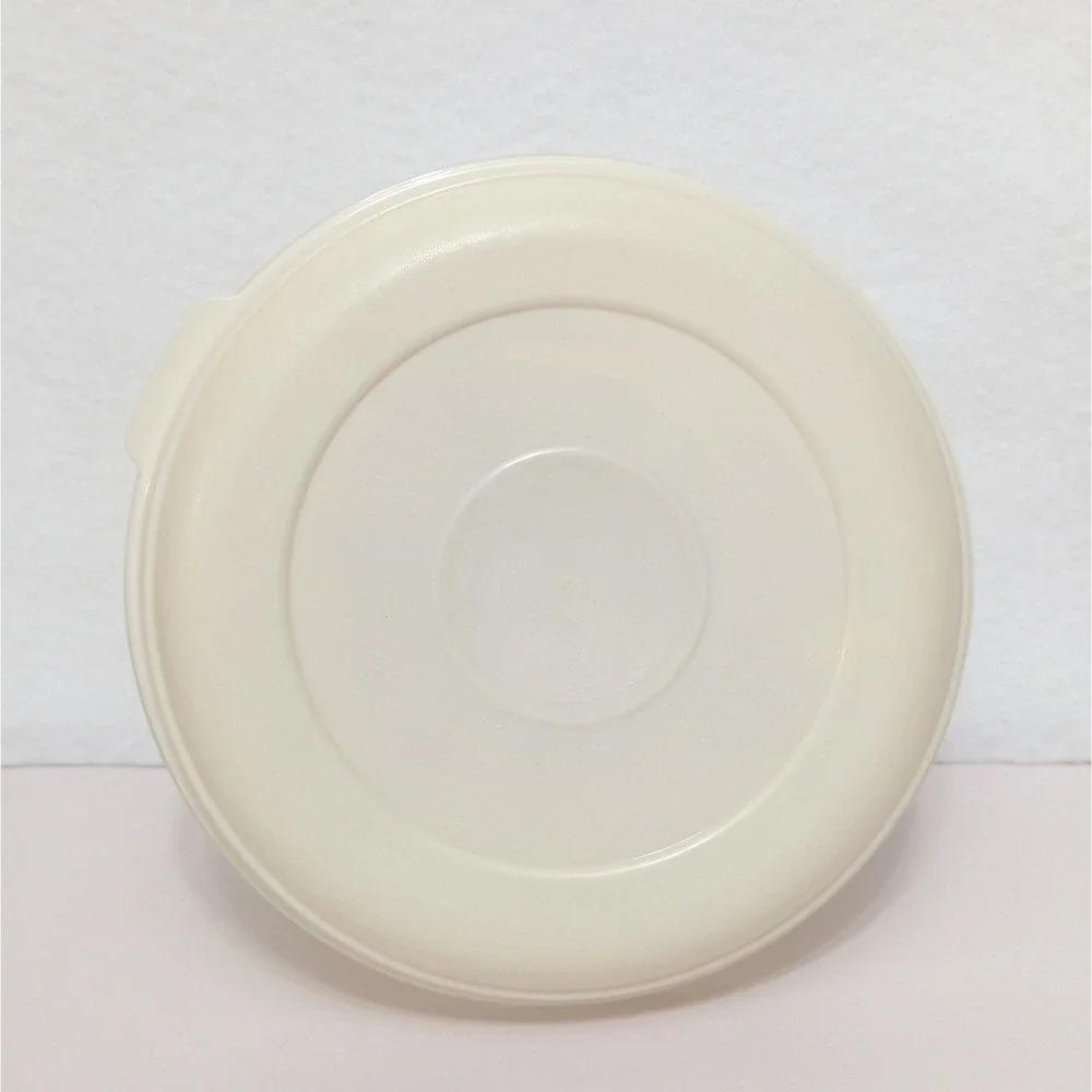 Vintage Rubbermaid Round Servin Saver 2.3 Qt Almond/Ivory Lid #10 Food Storage